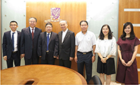 江南大学校长陈坚教授（左三）率团来校访问，与中大副校长霍泰辉教授（右四）会晤